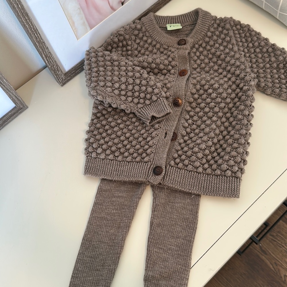 Fub knit set. Size 18 mos top, 12 mos bottom